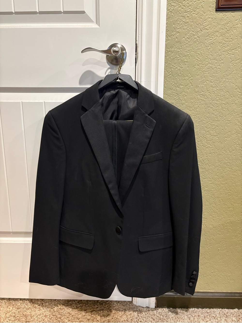 jf j.ferrar Men's Black Single-Button Tuxedo Set